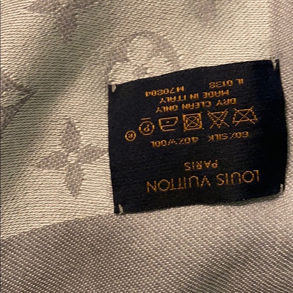 Louis Vuitton Shawl Monogram Shine Shawl - Picture 3 of 4